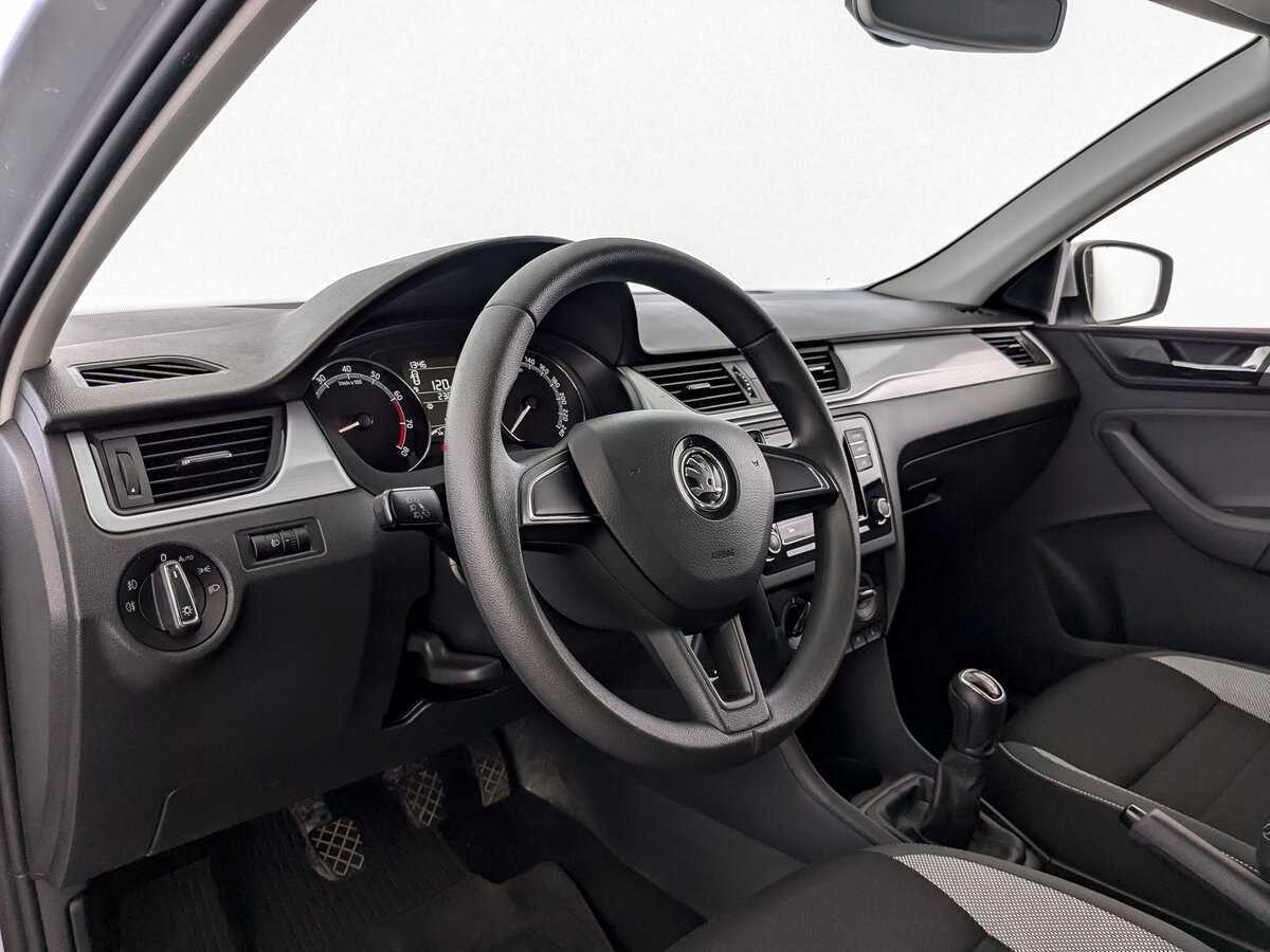 Skoda Rapid с пробегом — 2018 год. Фото: #13