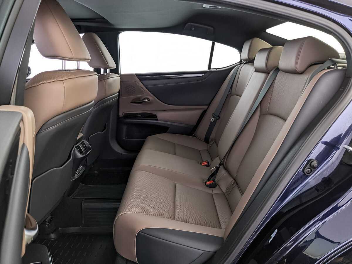 Lexus ES с пробегом — 2021 год. Фото: #12