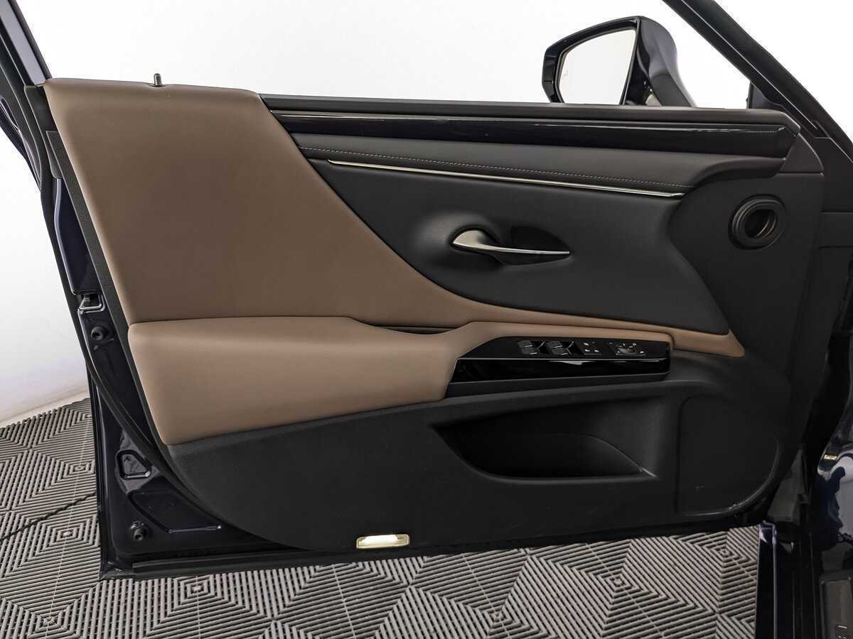 Lexus ES с пробегом — 2021 год. Фото: #13