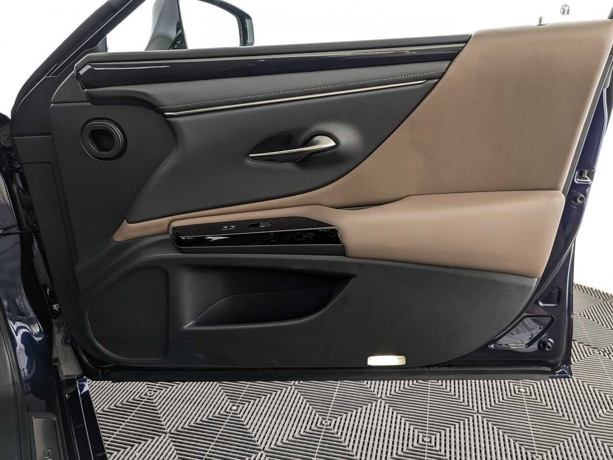 Lexus ES с пробегом — 2021 год. Фото: #17