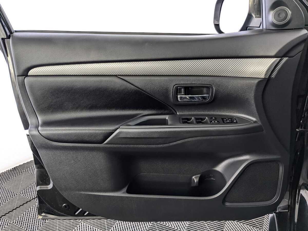 Mitsubishi Outlander с пробегом — 2012 год. Фото: #14