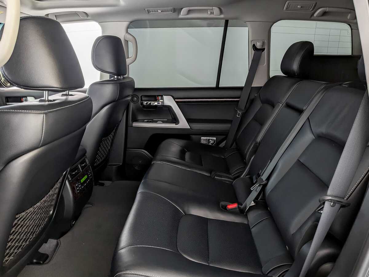 Toyota Land Cruiser с пробегом — 2014 год. Фото: #9