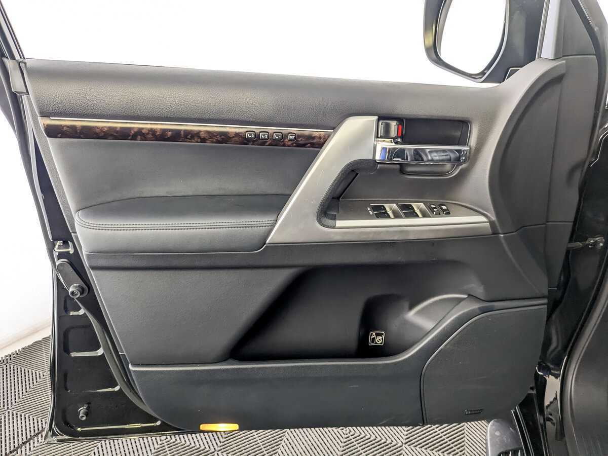 Toyota Land Cruiser с пробегом — 2014 год. Фото: #13