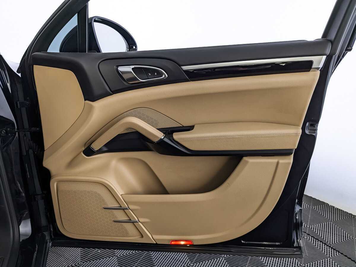Porsche Cayenne с пробегом — 2015 год. Фото: #19