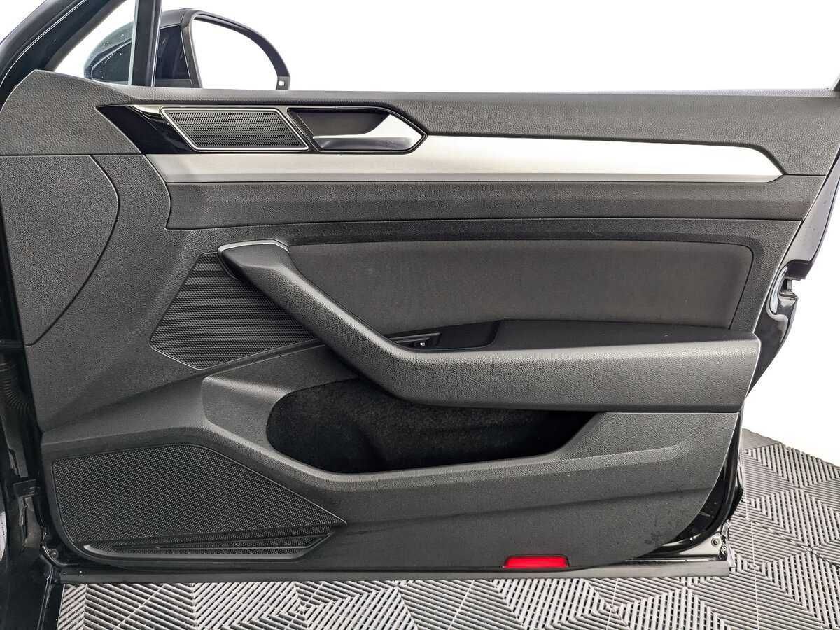 Volkswagen Passat с пробегом — 2018 год. Фото: #19