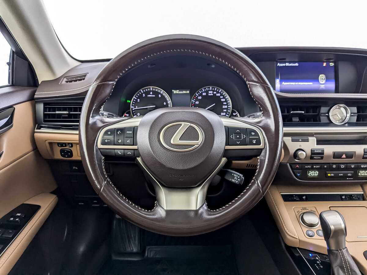 Lexus ES с пробегом — 2017 год. Фото: #17