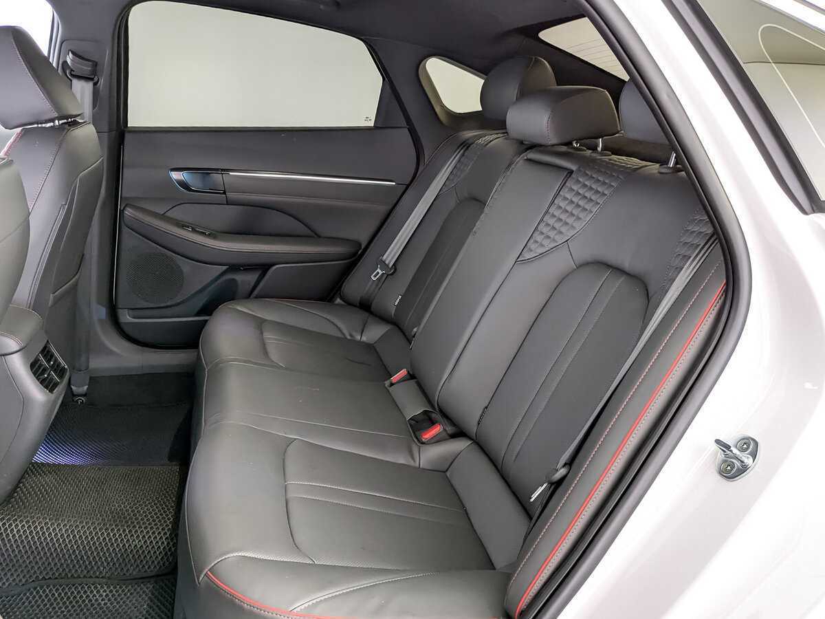 Hyundai Sonata с пробегом — 2023 год. Фото: #8