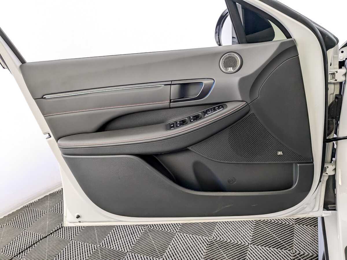 Hyundai Sonata с пробегом — 2023 год. Фото: #13