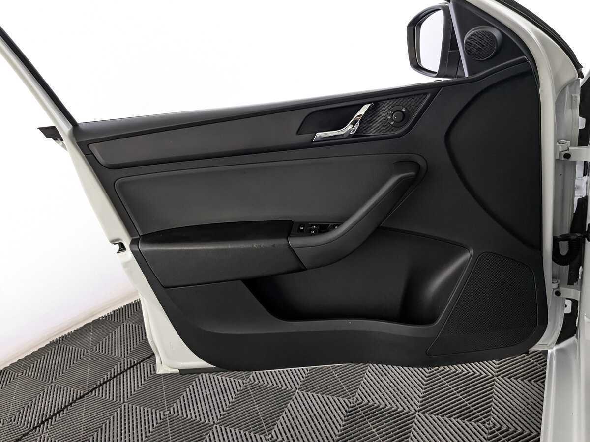 Skoda Rapid с пробегом — 2017 год. Фото: #14