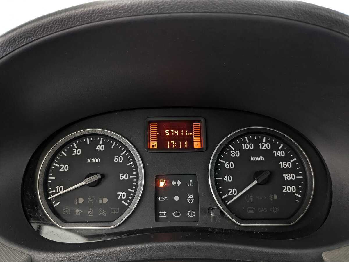 Renault Sandero с пробегом — 2012 год. Фото: #11