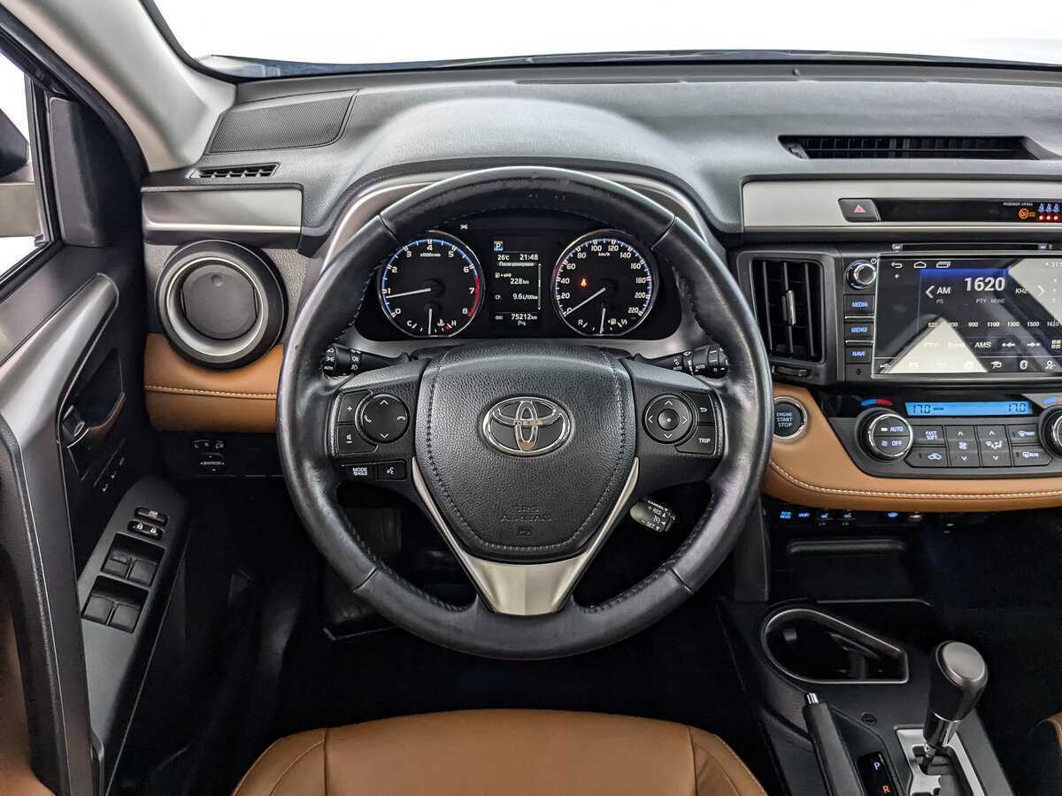 Toyota RAV4 с пробегом — 2017 год. Фото: #17