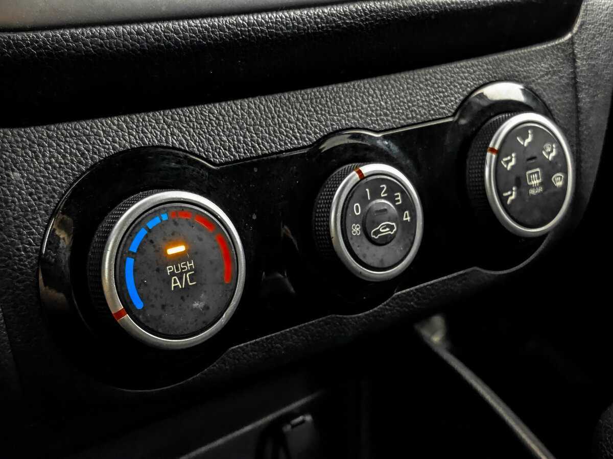 Kia Rio с пробегом — 2015 год. Фото: #20