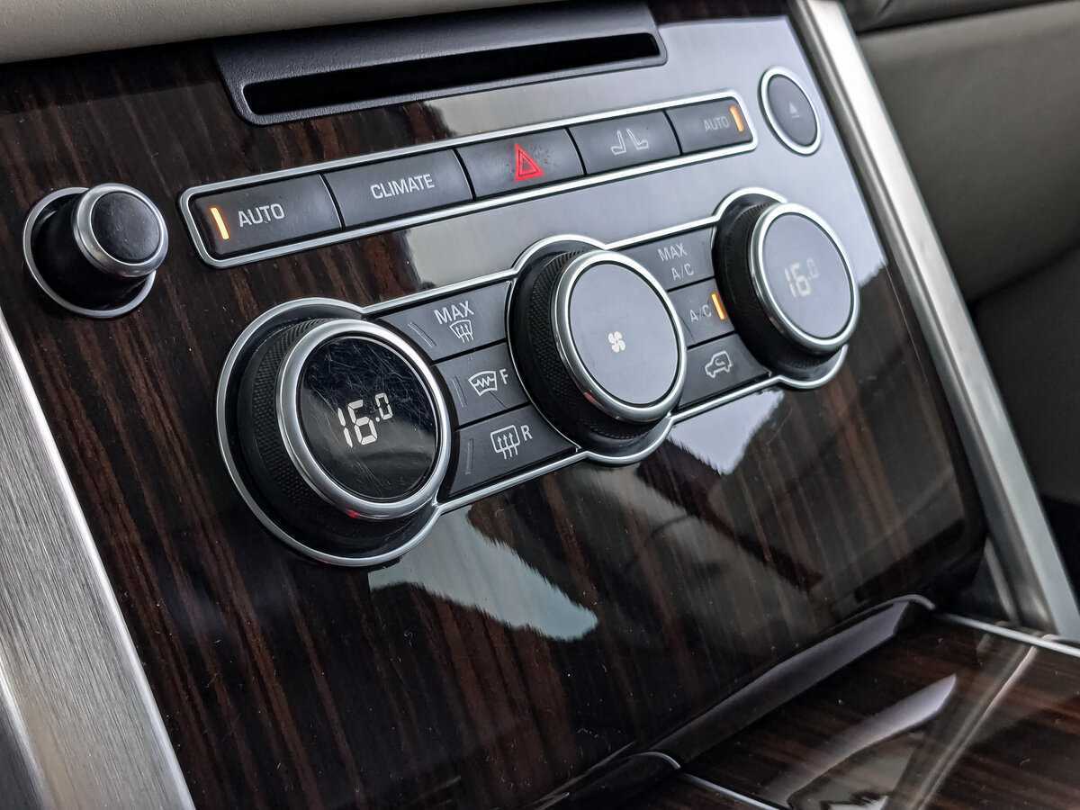 Land Rover Range Rover с пробегом — 2013 год. Фото: #16