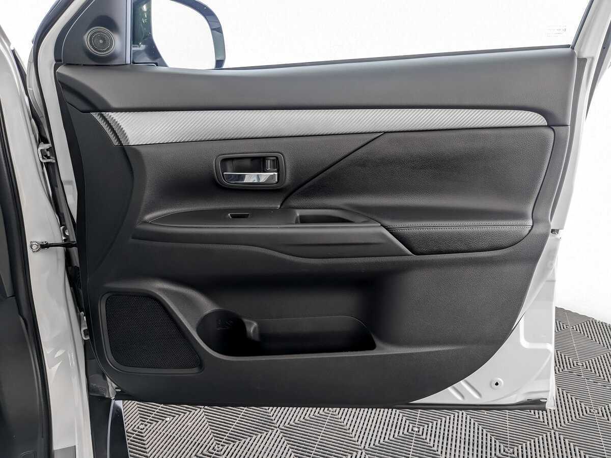 Mitsubishi Outlander с пробегом — 2014 год. Фото: #20