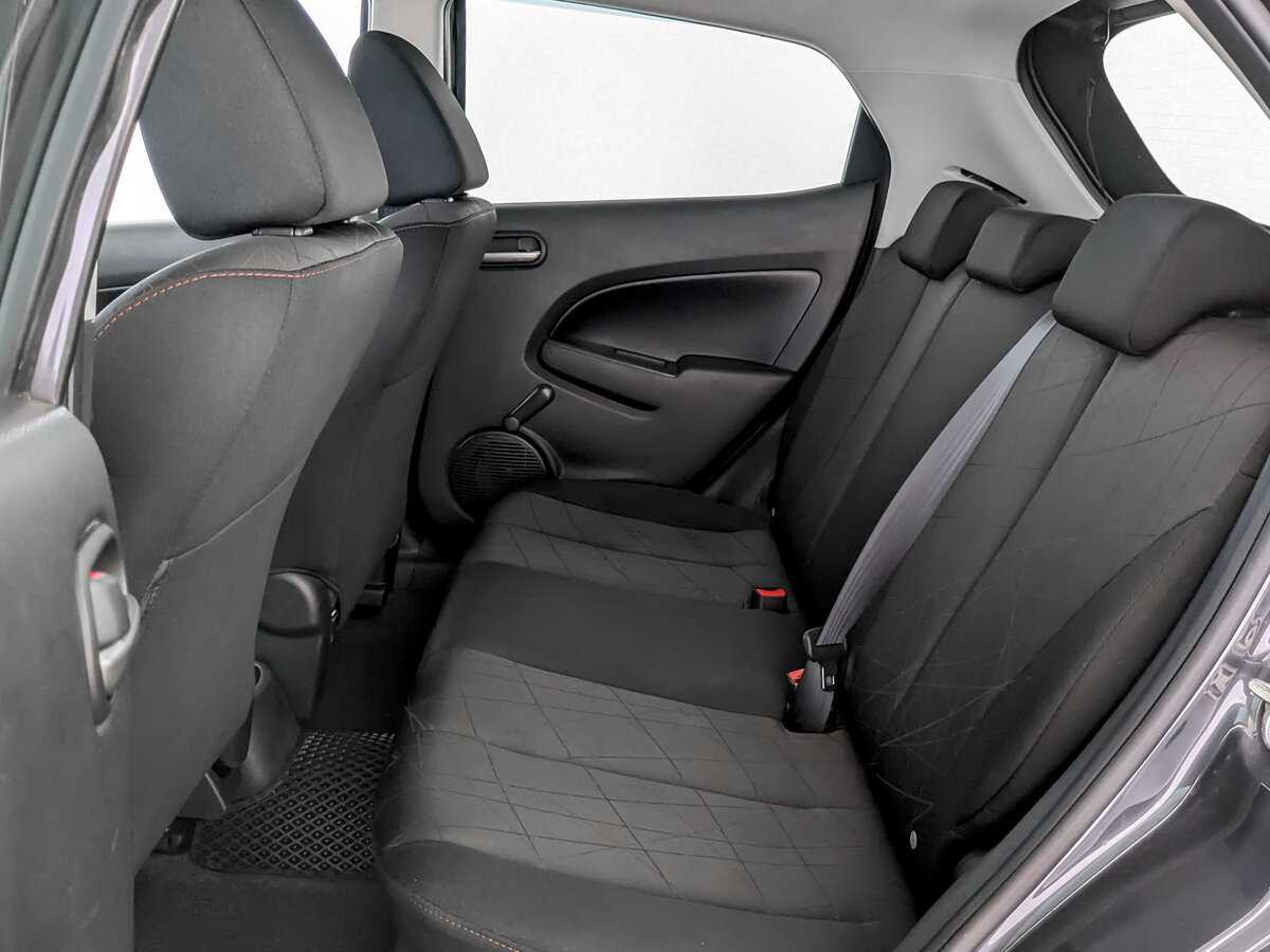 Mazda 2 с пробегом — 2013 год. Фото: #9
