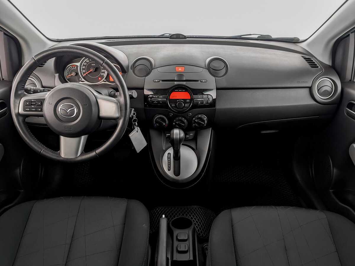 Mazda 2 с пробегом — 2013 год. Фото: #11