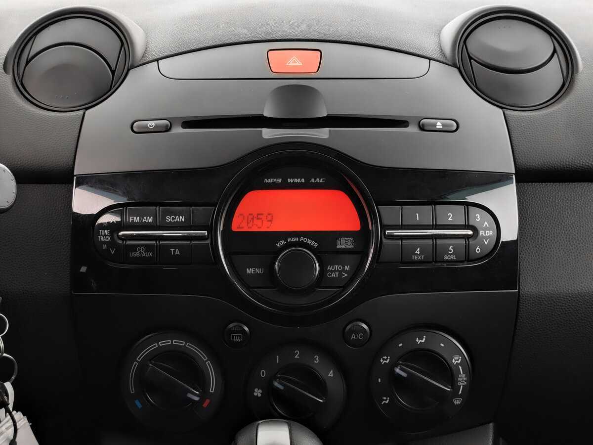 Mazda 2 с пробегом — 2013 год. Фото: #12