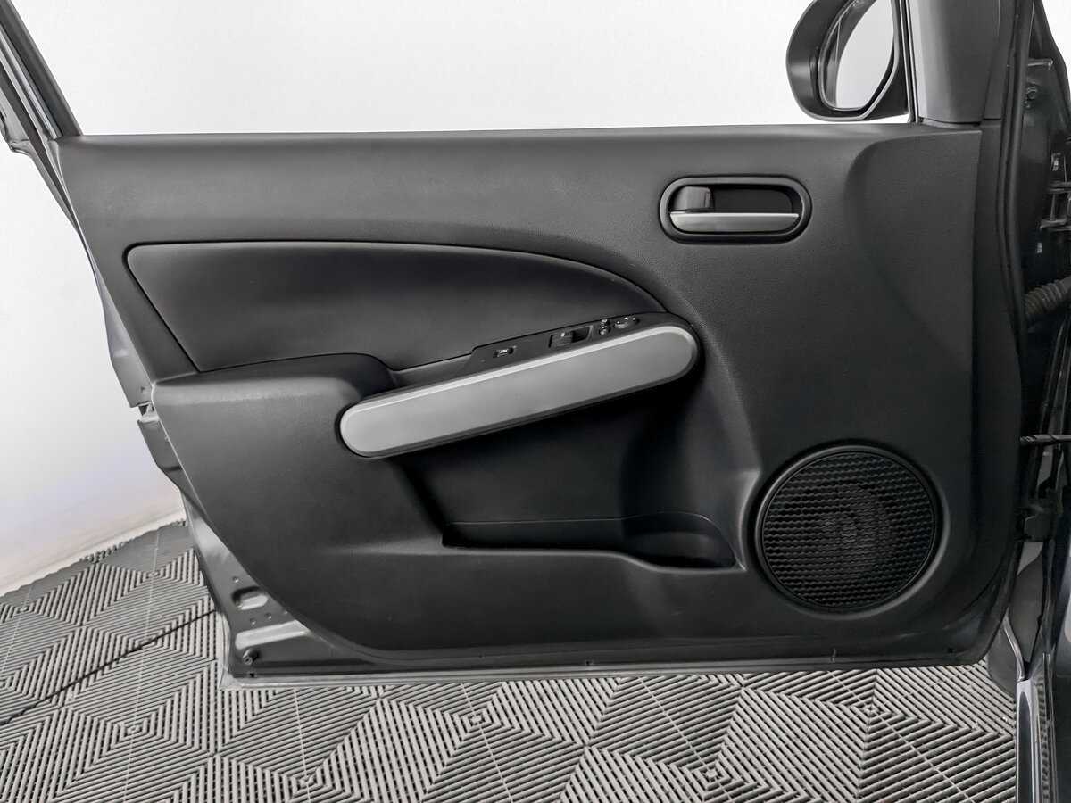 Mazda 2 с пробегом — 2013 год. Фото: #14