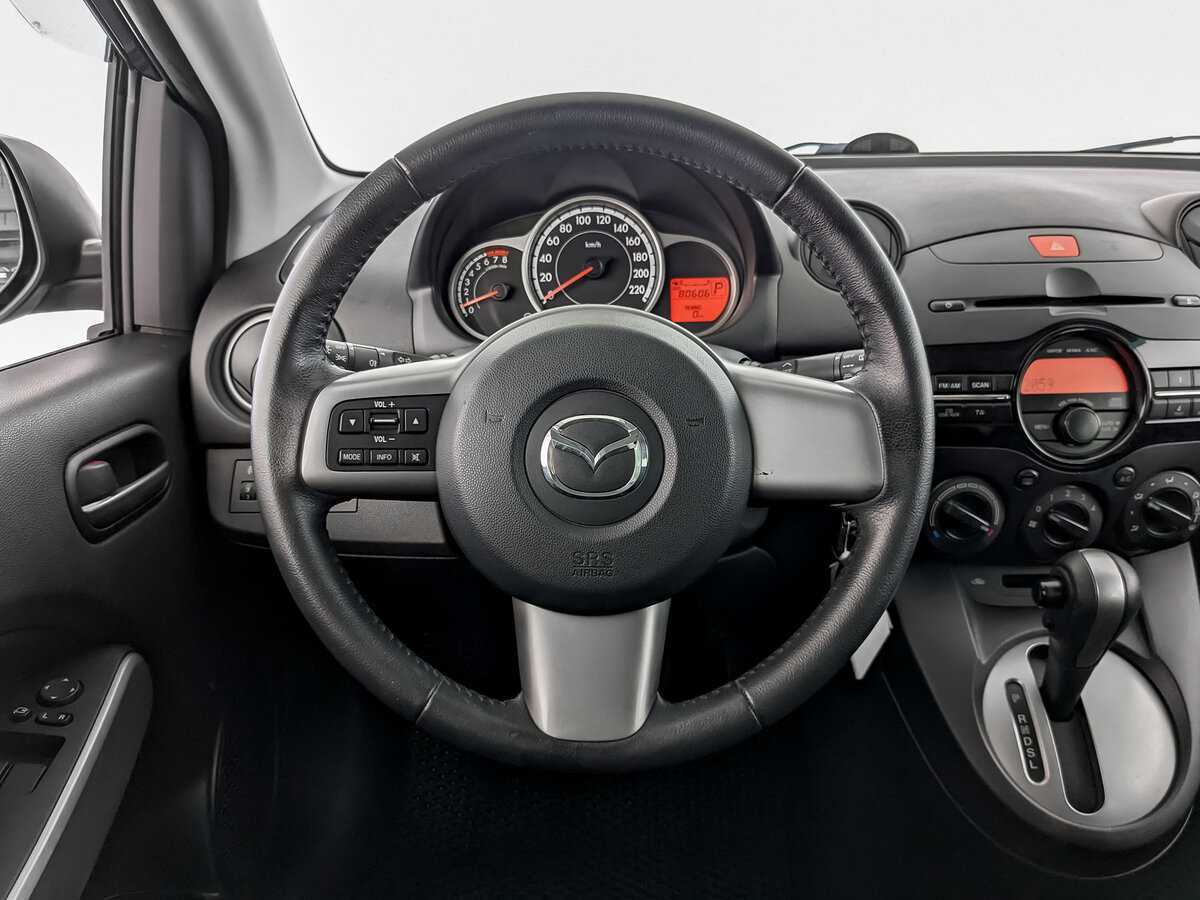Mazda 2 с пробегом — 2013 год. Фото: #16