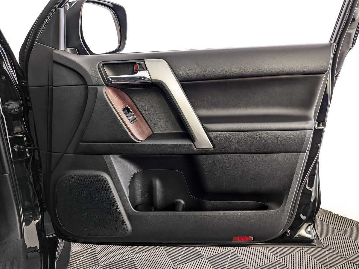 Toyota Land Cruiser Prado с пробегом — 2017 год. Фото: #19