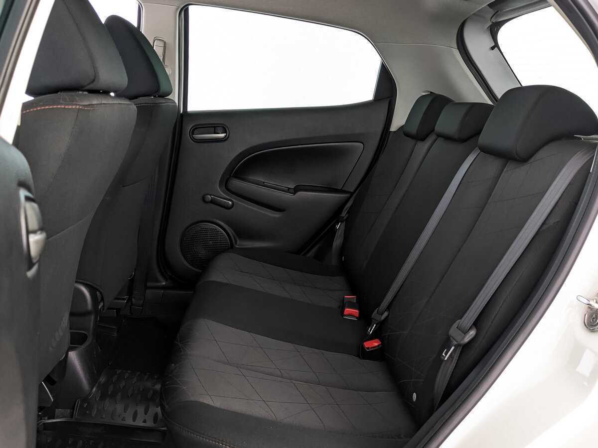 Mazda 2 с пробегом — 2013 год. Фото: #9