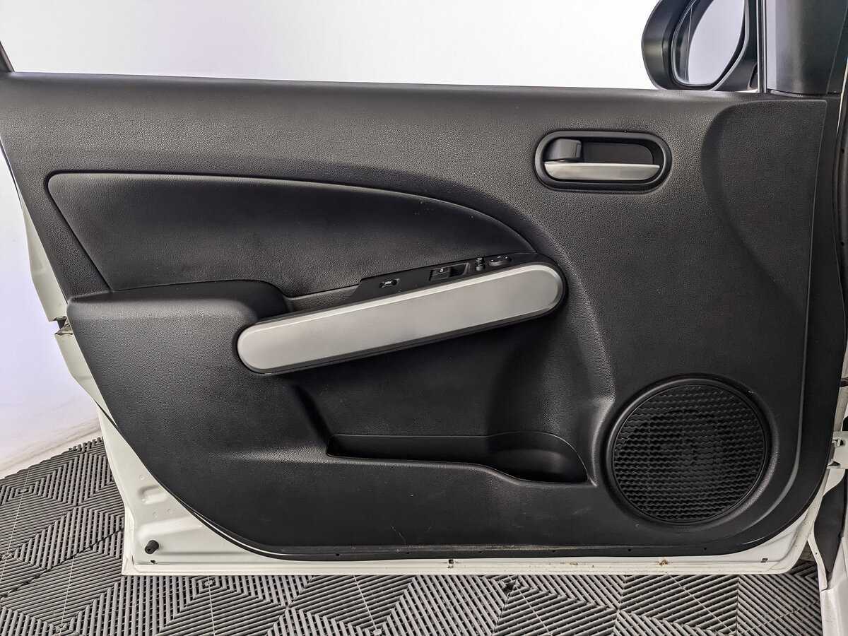 Mazda 2 с пробегом — 2013 год. Фото: #14