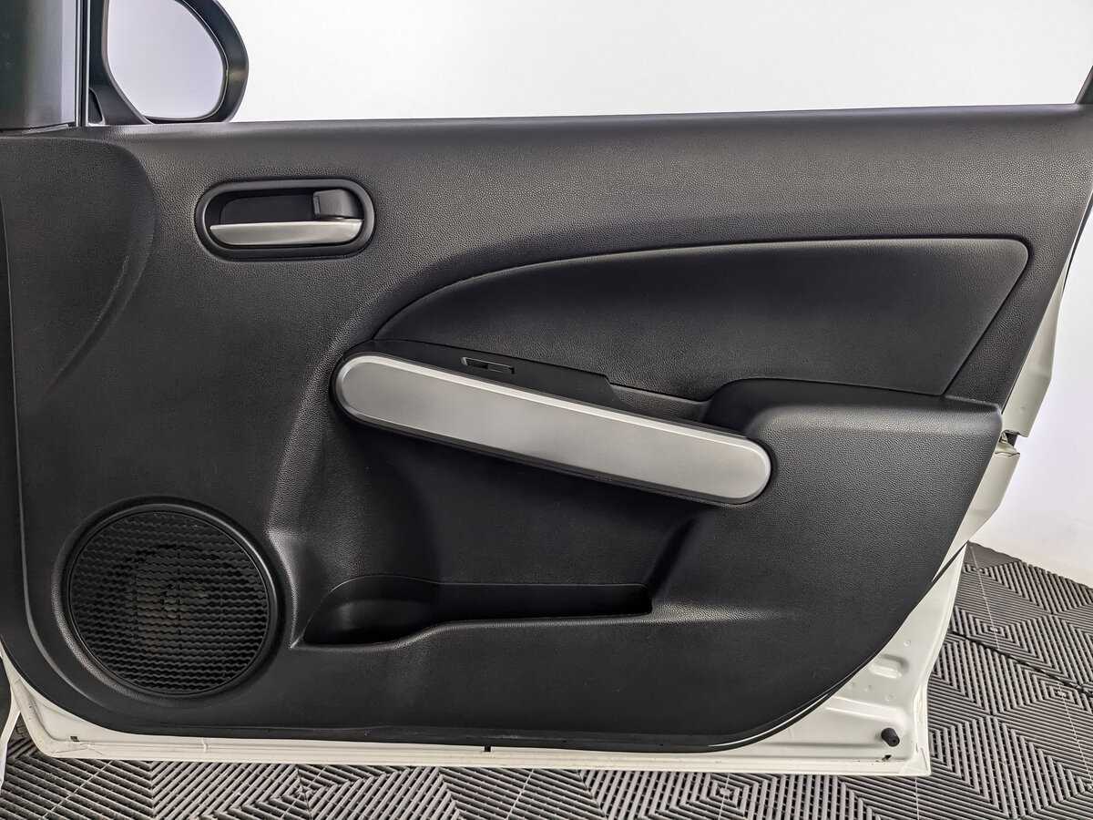 Mazda 2 с пробегом — 2013 год. Фото: #19