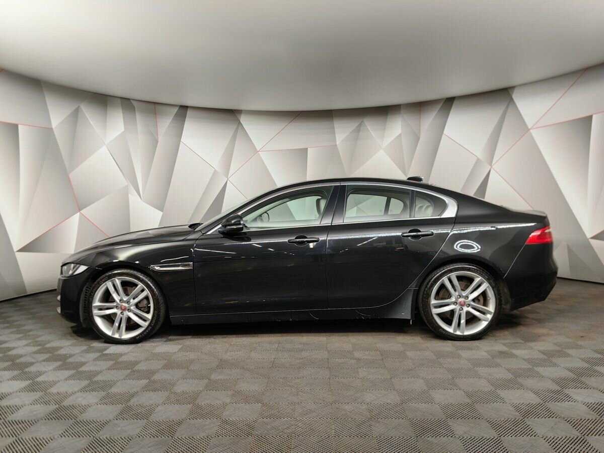 Jaguar XE с пробегом — 2017 год. Фото: #4