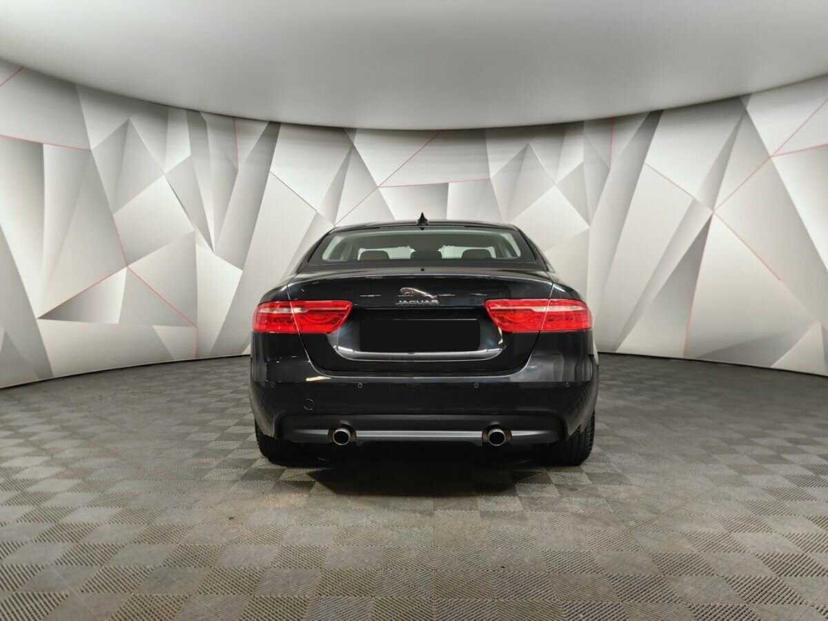 Jaguar XE с пробегом — 2017 год. Фото: #7
