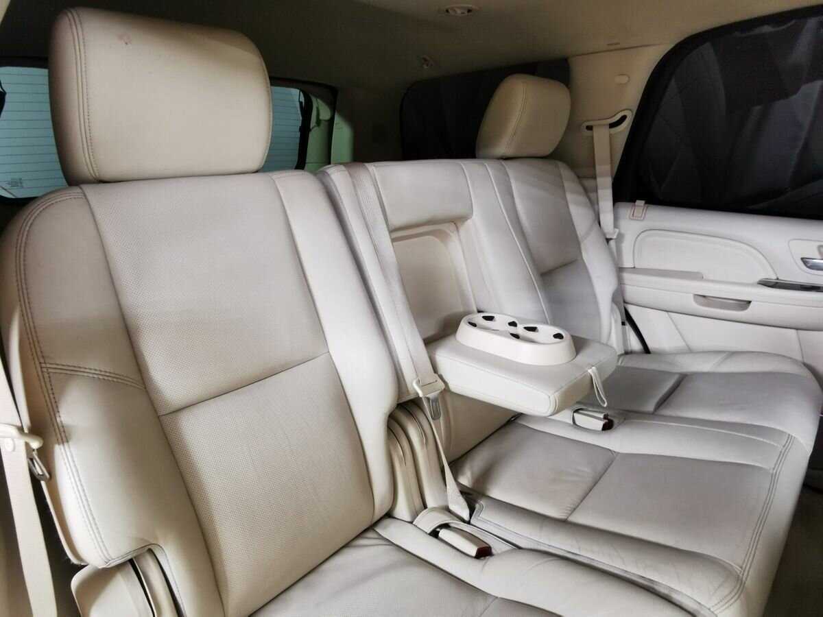 Cadillac Escalade с пробегом — 2008 год. Фото: #10