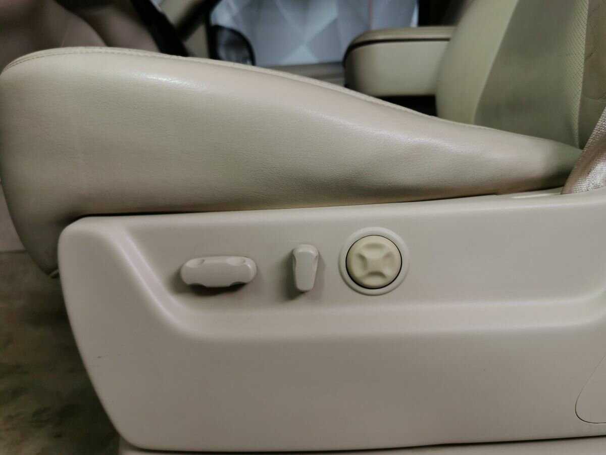 Cadillac Escalade с пробегом — 2008 год. Фото: #14