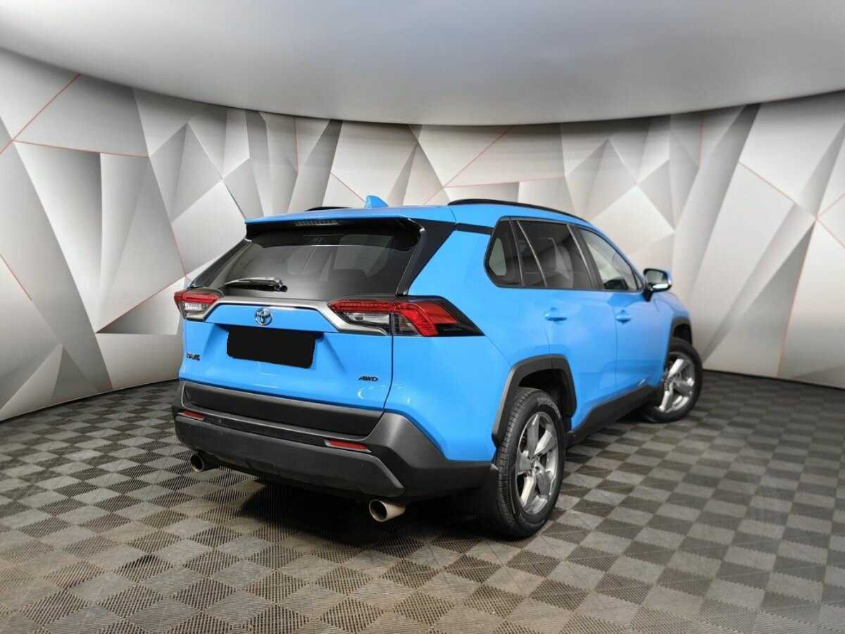 Toyota RAV4 с пробегом — 2021 год. Фото: #1