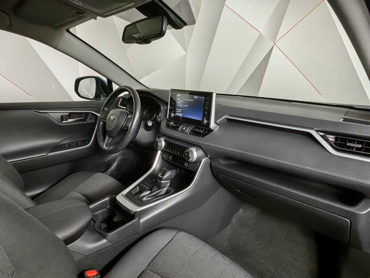 Toyota RAV4 с пробегом — 2021 год. Фото: #8