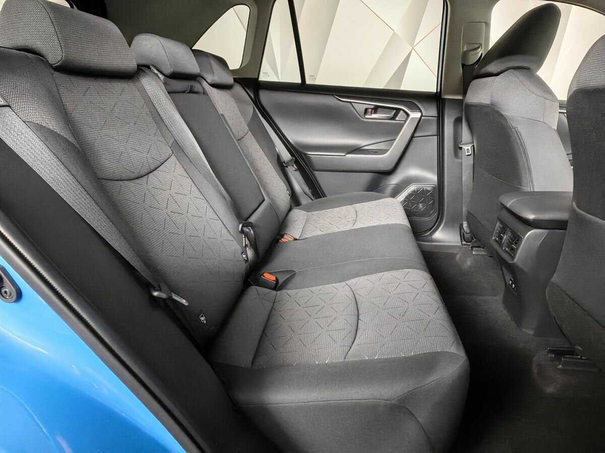 Toyota RAV4 с пробегом — 2021 год. Фото: #11
