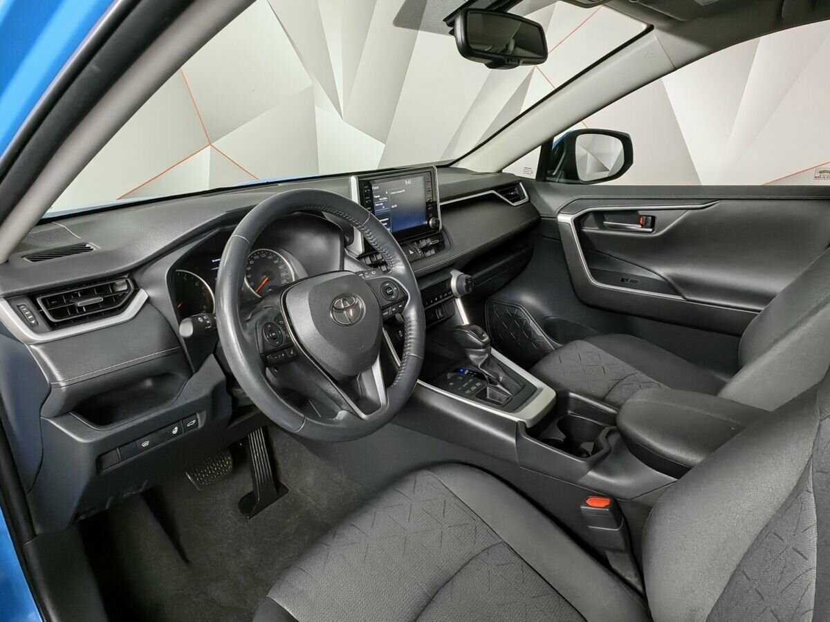 Toyota RAV4 с пробегом — 2021 год. Фото: #13