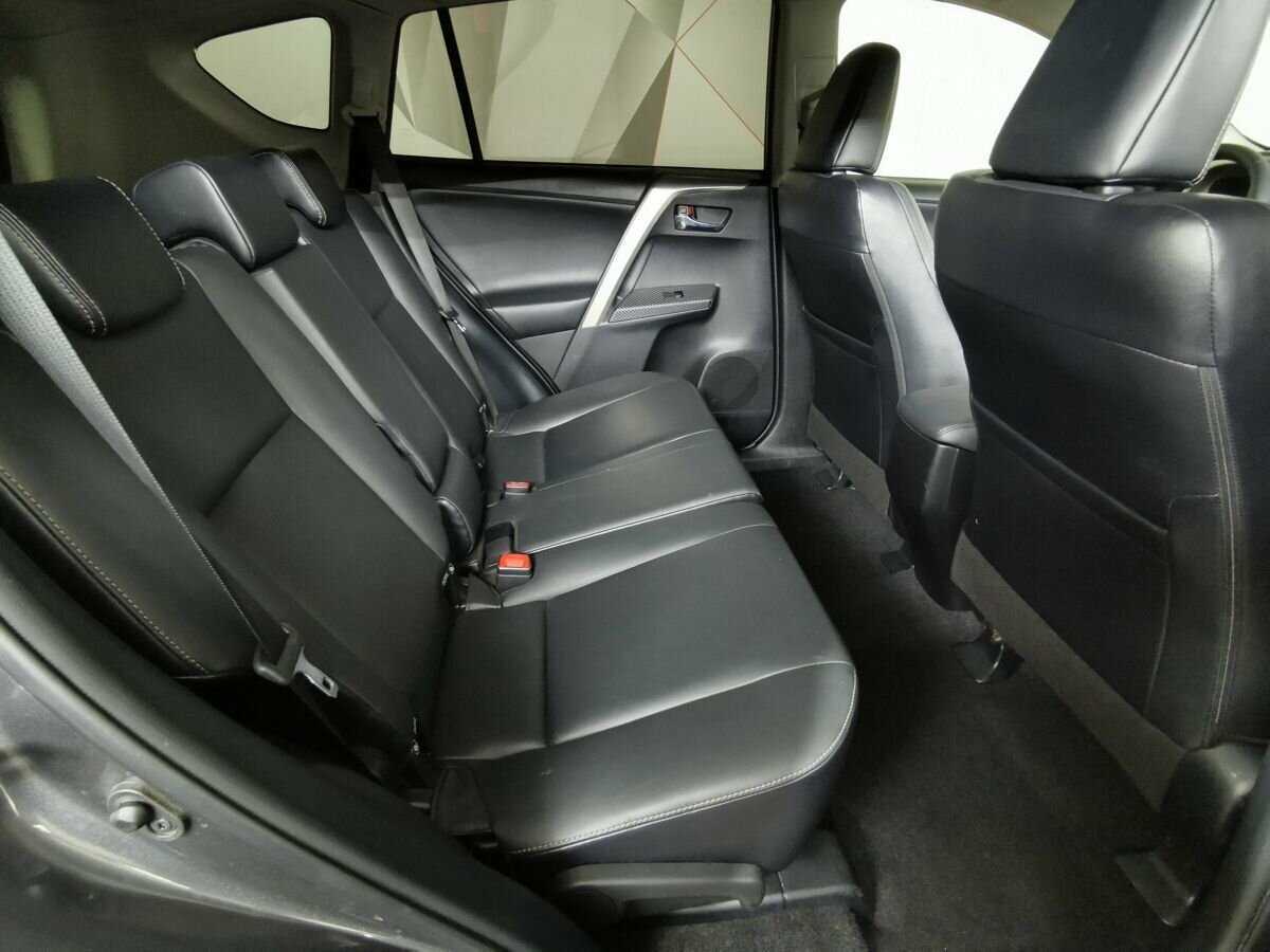 Toyota RAV4 с пробегом — 2014 год. Фото: #11