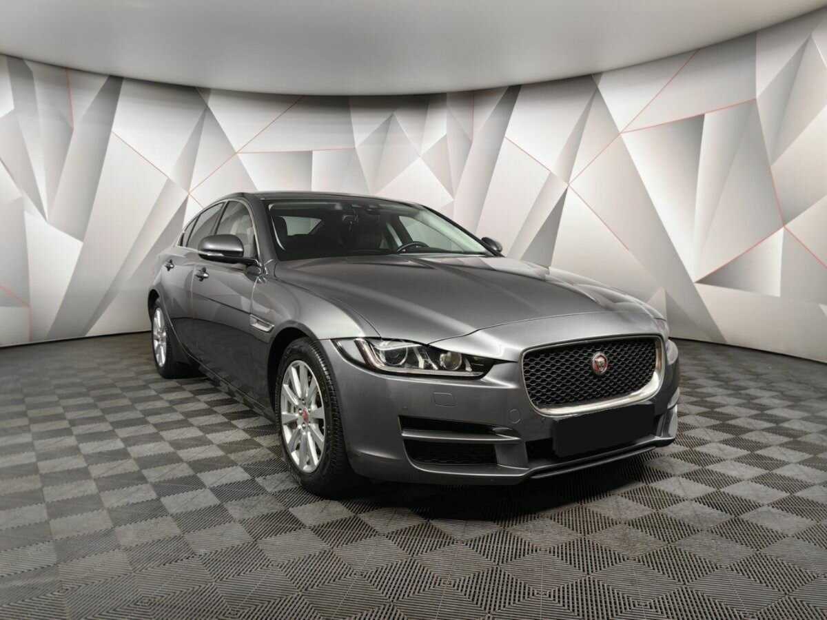 Jaguar XE с пробегом — 2018 год. Фото: #2