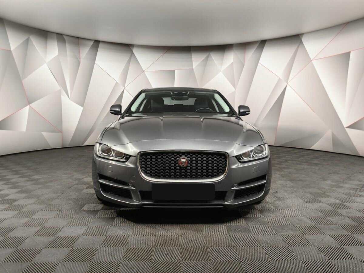 Jaguar XE с пробегом — 2018 год. Фото: #6