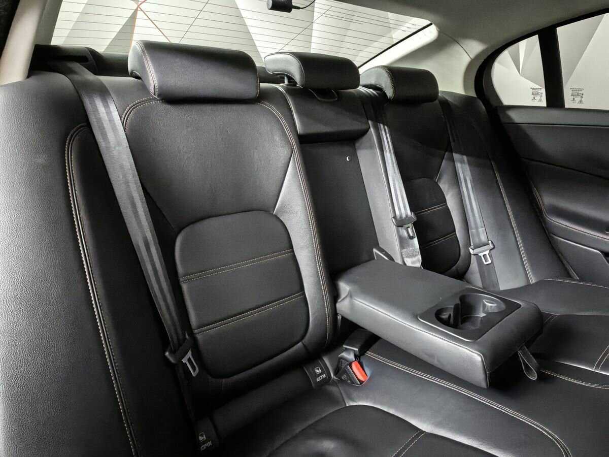 Jaguar XE с пробегом — 2018 год. Фото: #12