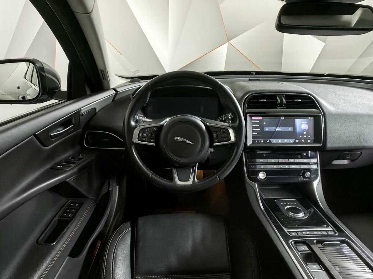 Jaguar XE с пробегом — 2018 год. Фото: #14