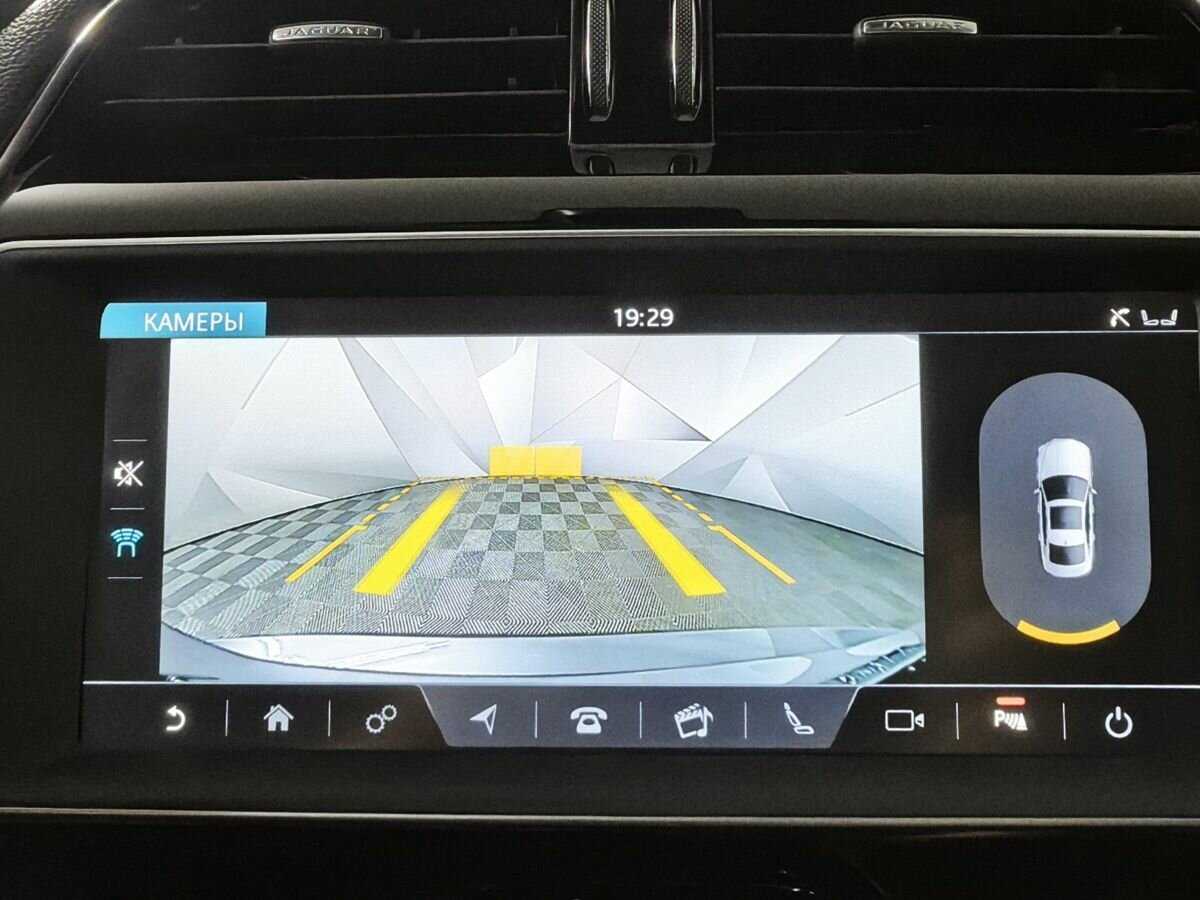 Jaguar XE с пробегом — 2018 год. Фото: #15
