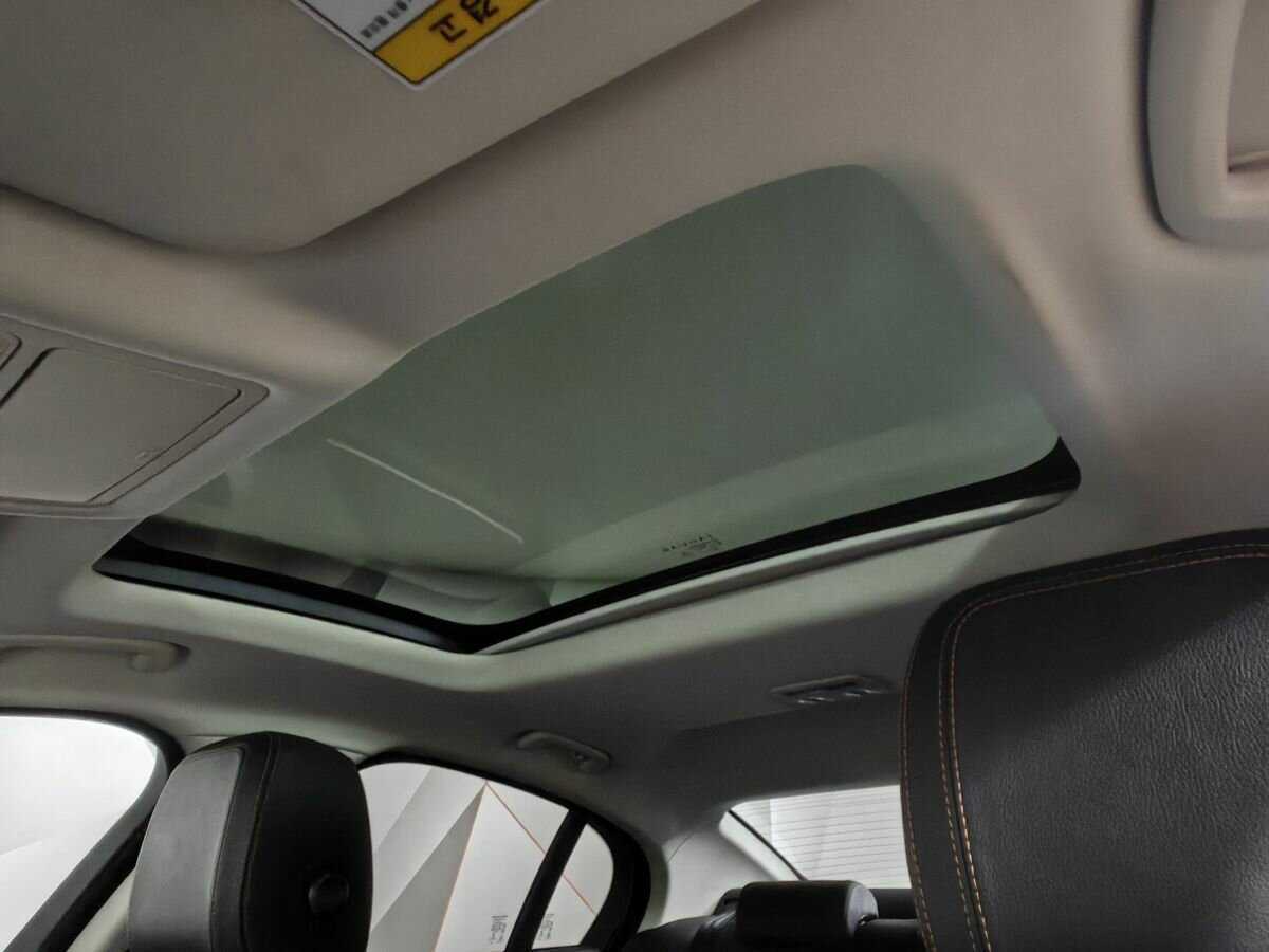 Jaguar XE с пробегом — 2018 год. Фото: #17