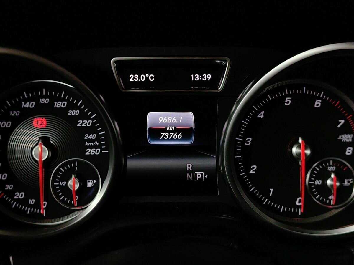 Mercedes-Benz GLE с пробегом — 2015 год. Фото: #15