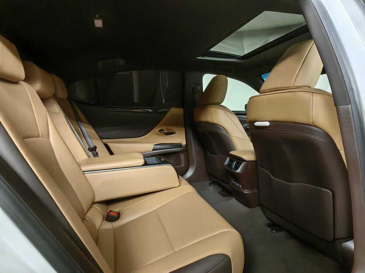 Lexus ES с пробегом — 2020 год. Фото: #11