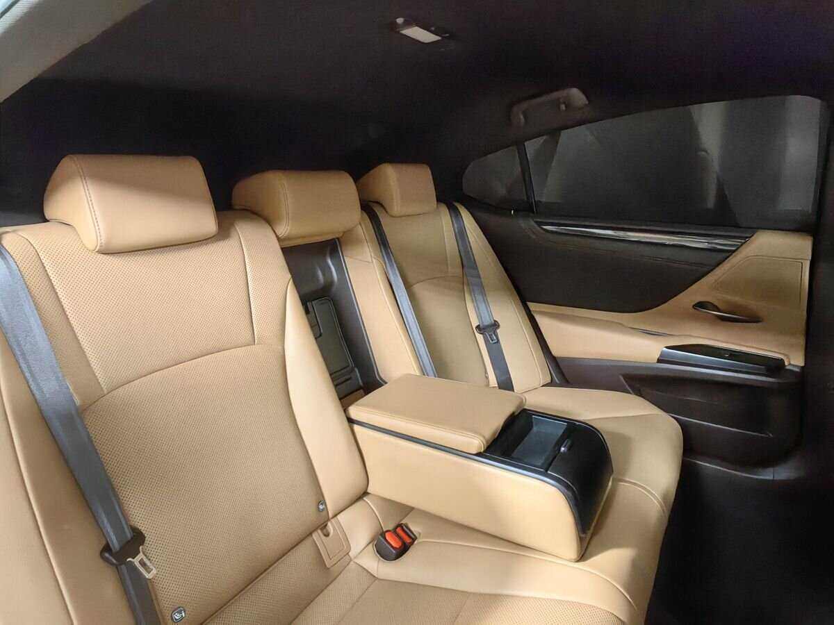 Lexus ES с пробегом — 2020 год. Фото: #12