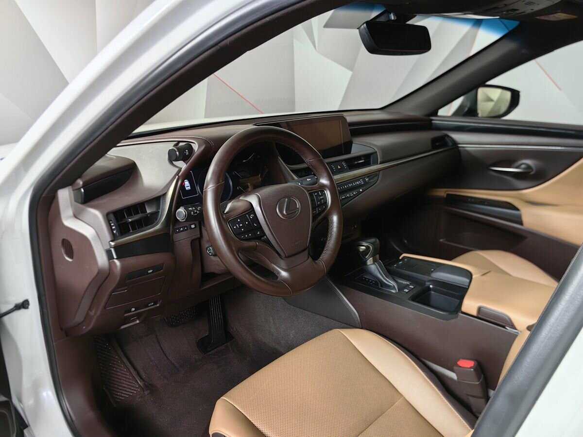 Lexus ES с пробегом — 2020 год. Фото: #13