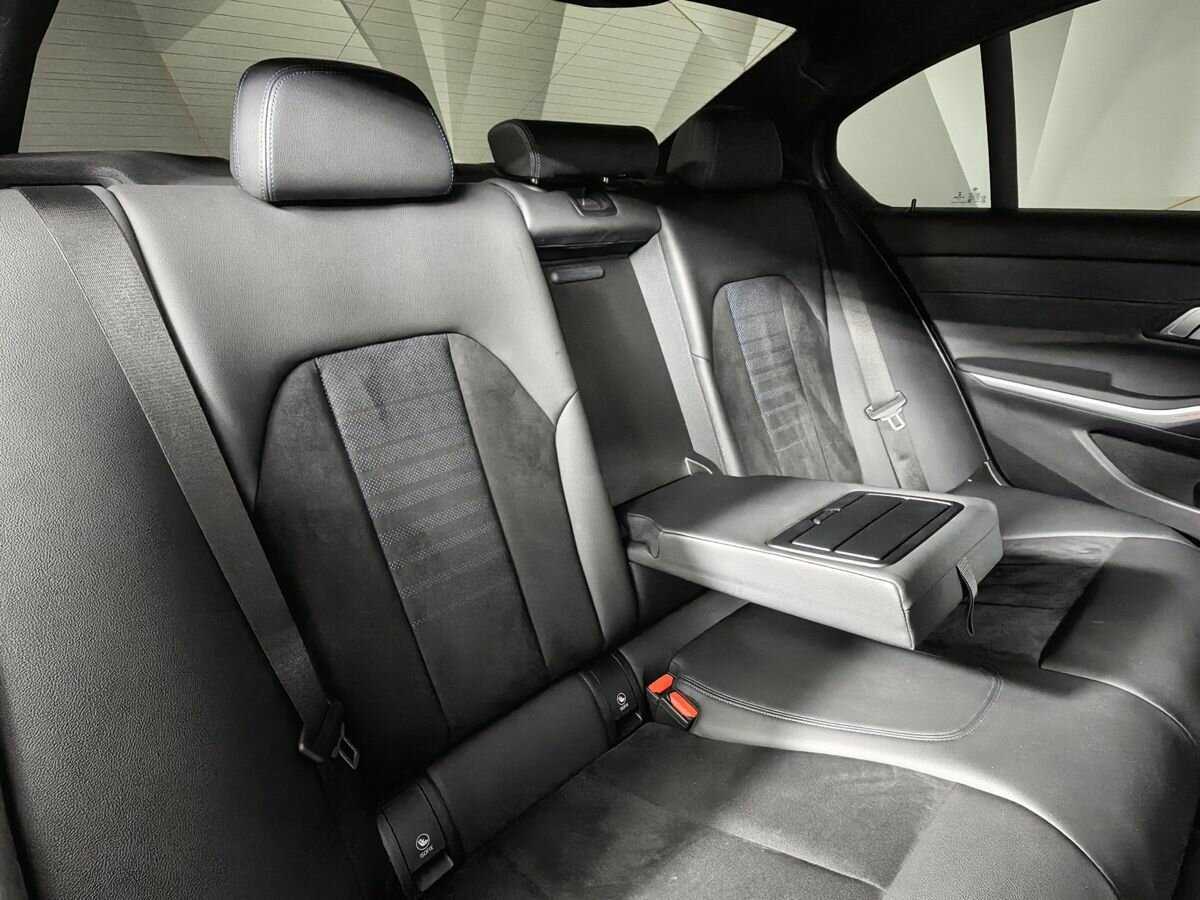 BMW 3 серии с пробегом — 2020 год. Фото: #12