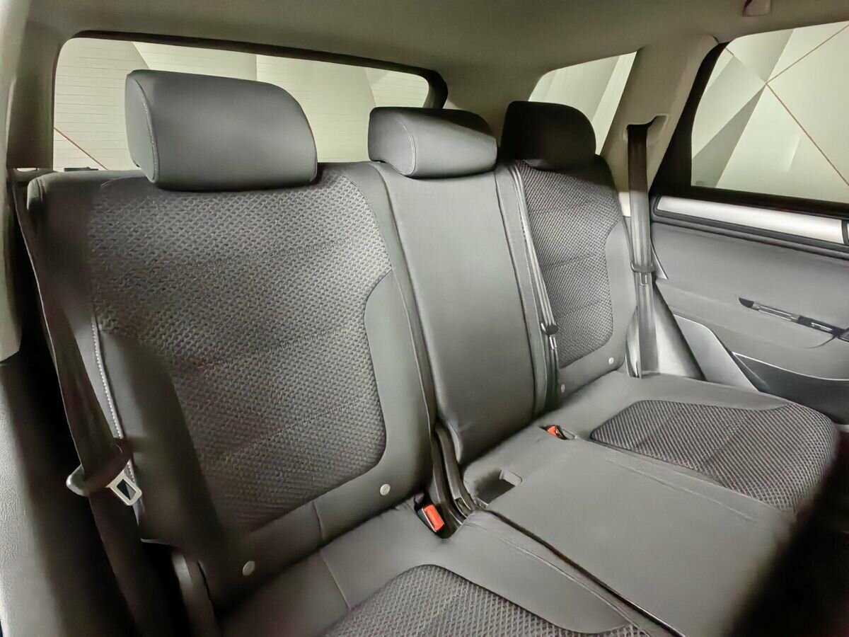 Volkswagen Touareg с пробегом — 2011 год. Фото: #12