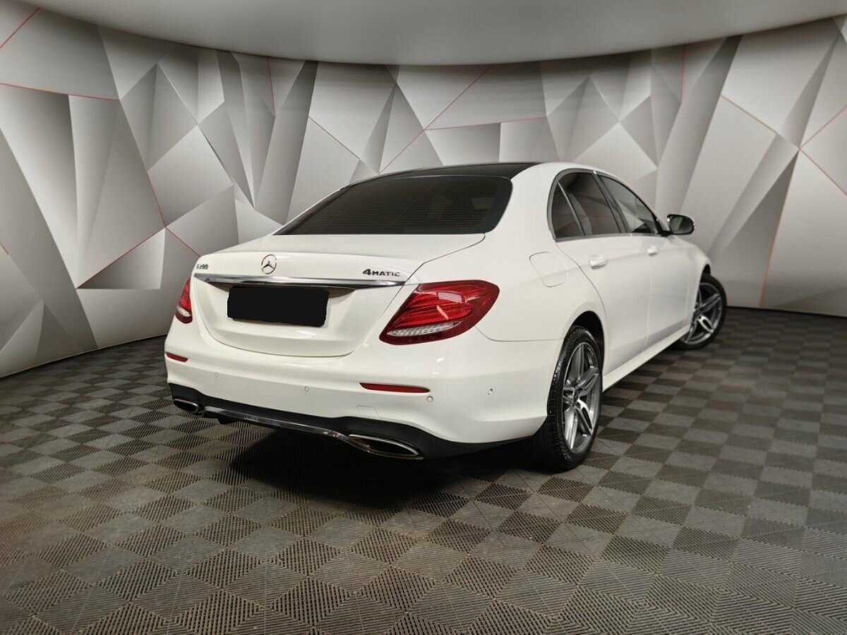 Mercedes-Benz E-Класс с пробегом — 2019 год. Фото: #1