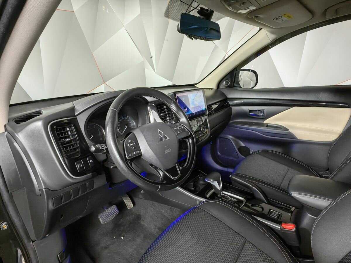 Mitsubishi Outlander с пробегом — 2019 год. Фото: #13